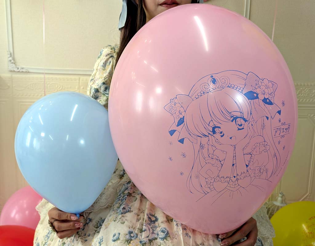 大きくふくらむ風船